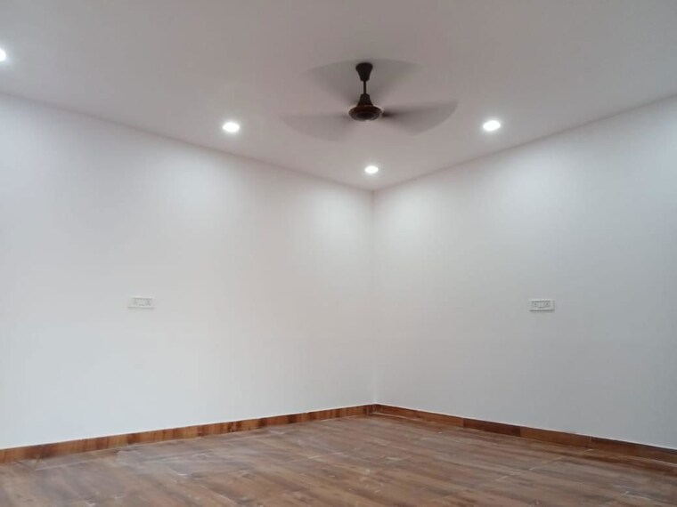 Room, vivekanand-apartments 3 Bedroom 1550 Sq.Ft. Apartment In Rohini Sector 8 Delhi 9008080