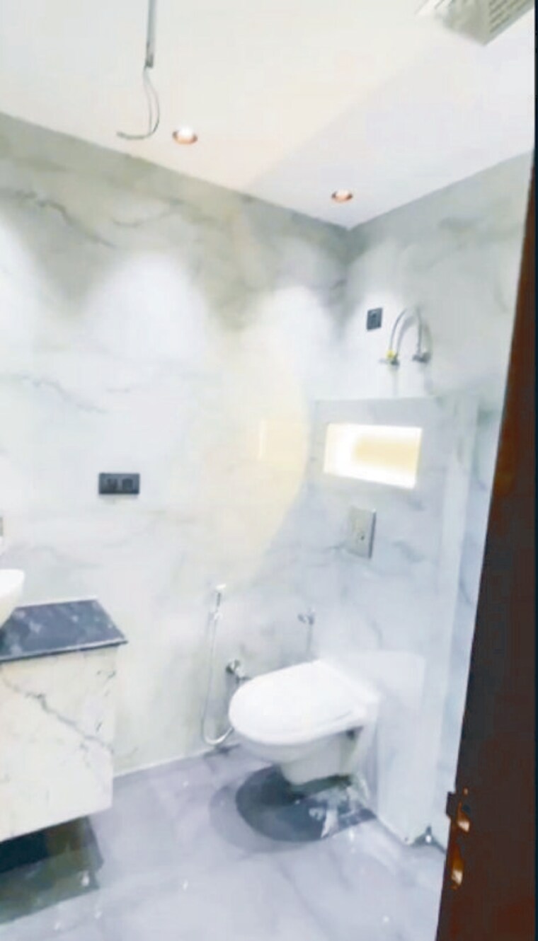 Bathroom, rohini sector 9 3 Bedroom 1350 Sq.Ft. Apartment In Rohini Sector 9 Delhi 9689267