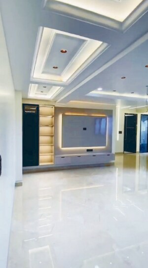 Room in 3 BHK Apartment at Rohini Sector 9 – for Sale