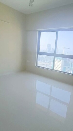 Room in 3 BHK Apartment at Siddha Seabrook, Kandivali West – for Rent