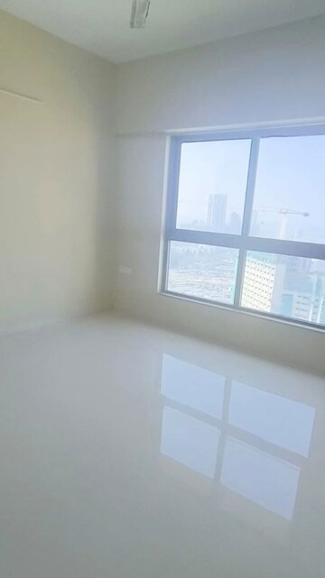 Room in 3 BHK Apartment at Siddha Seabrook, Kandivali West – for Rent