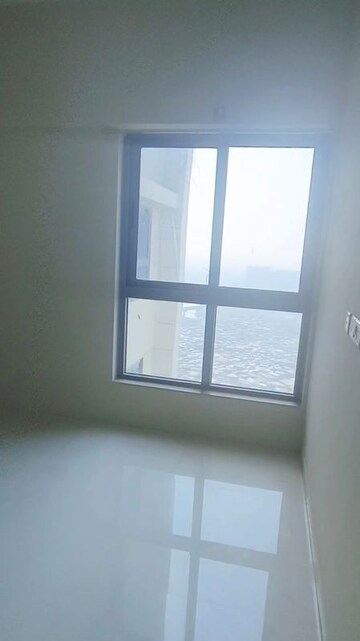 Room in 3 BHK Apartment at Siddha Seabrook, Kandivali West – for Rent
