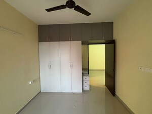 Room in 2 BHK Apartment at Pyramid Pride, Sector 76 – for Rent