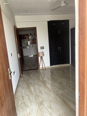 Room in 3 BHK Builder Floor at Sector 76 – for Rent
