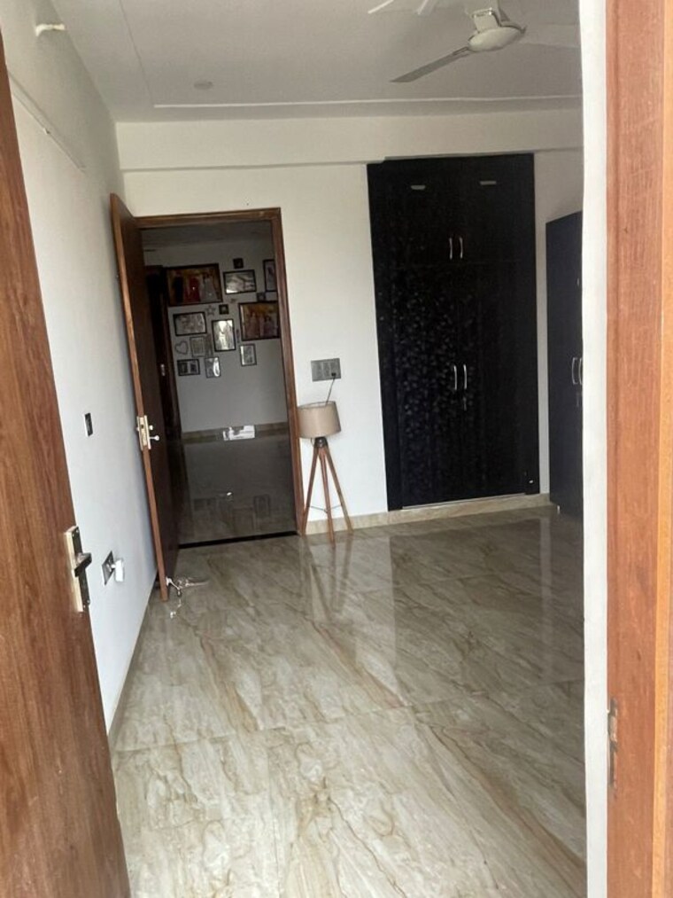 Room, sector 76 3 Bedroom 2100 Sq.Ft. Builder Floor In Sector 76 Faridabad 9689662