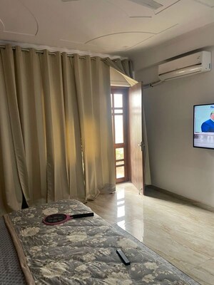 Living Room in 3 BHK Builder Floor at Sector 76 – for Rent