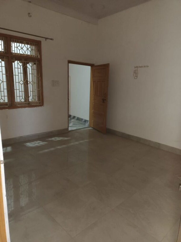 Room, sunderpur 3 Bedroom 2700 Sq.Ft. Independent House In Sunderpur Varanasi 9689826