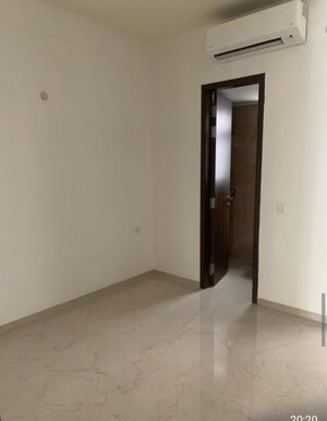 Room in 3 BHK Apartment at Smart World Orchard, Sector 61 – for Rent