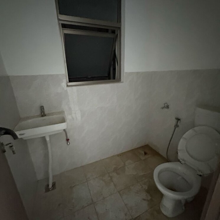 Bathroom, shalimar-one-world-belvedere-court-3 4 Bedroom 2639 Sq.Ft. Apartment In Malesemau Lucknow 8991109