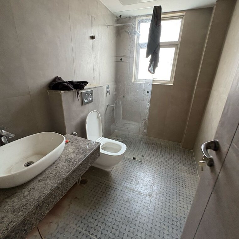 Bathroom, shalimar-one-world-belvedere-court-3 4 Bedroom 2639 Sq.Ft. Apartment In Malesemau Lucknow 8991109