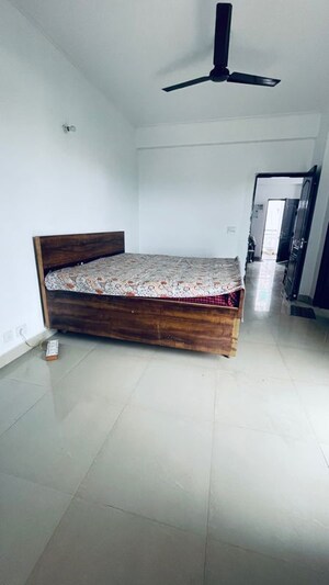 Bedroom in 4 BHK Apartment at Eldeco Saubhagyam, Vrindavan Yojna – for Rent