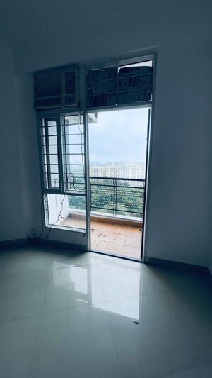 Room in 4 BHK Apartment at Eldeco Saubhagyam, Vrindavan Yojna – for Rent