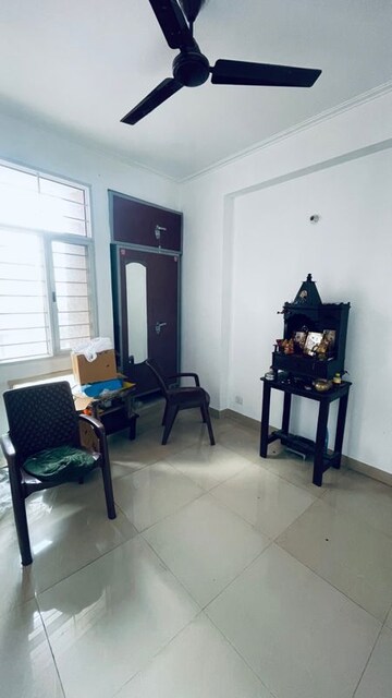 Living Room in 4 BHK Apartment at Eldeco Saubhagyam, Vrindavan Yojna – for Rent