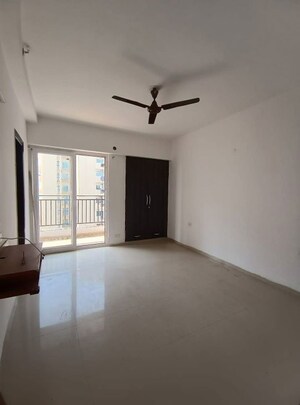 Room in 2 BHK Apartment at Nirala Estate, Tech Zone 4 Greater Noida – for Rent