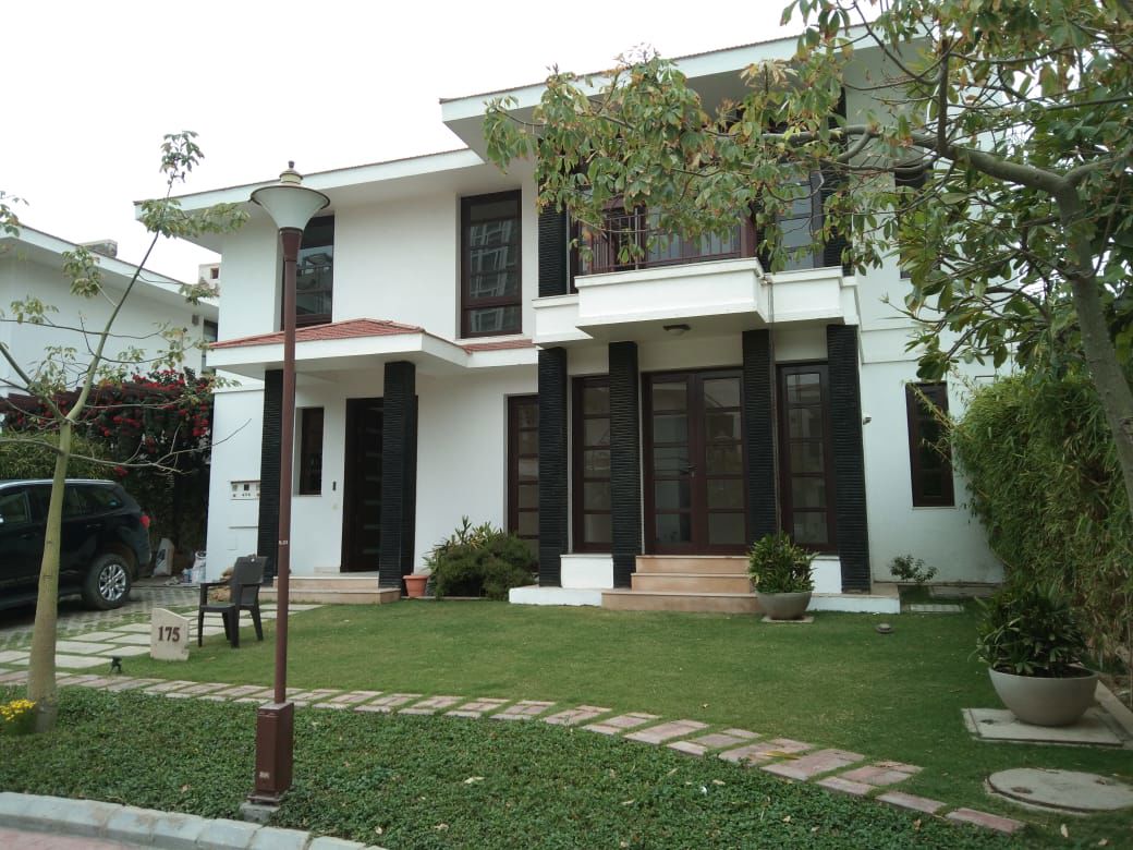 3.5 BHK + Pooja Room,Servant Room,Study Room,Extra Room 290 Sq.Yd. Villa in Vipul Tatvam Villas