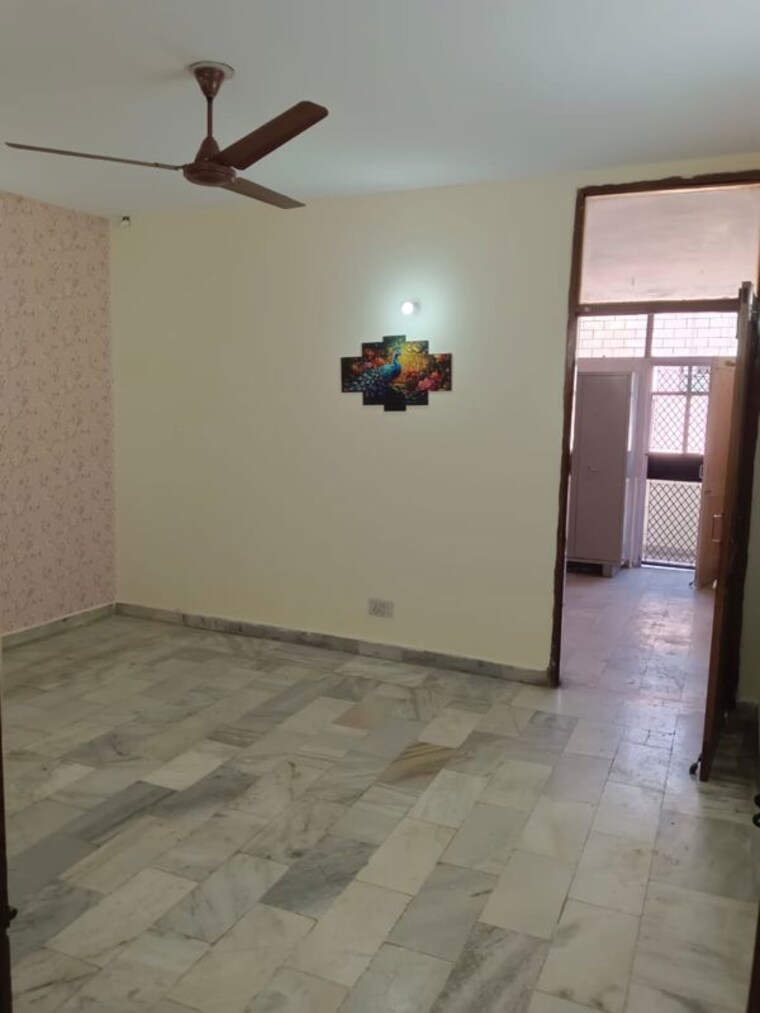 Room, lajpat nagar 4 2 Bedroom 1021 Sq.Ft. Builder Floor In Lajpat Nagar 4 Delhi 9690221