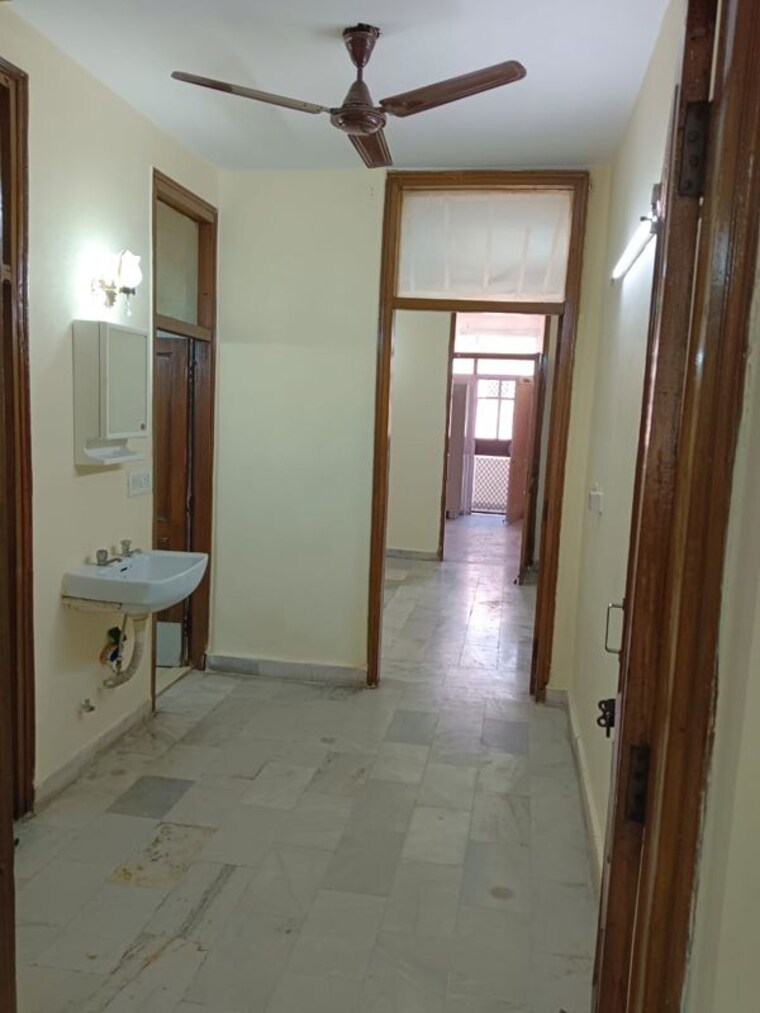 Room, lajpat nagar 4 2 Bedroom 1021 Sq.Ft. Builder Floor In Lajpat Nagar 4 Delhi 9690221