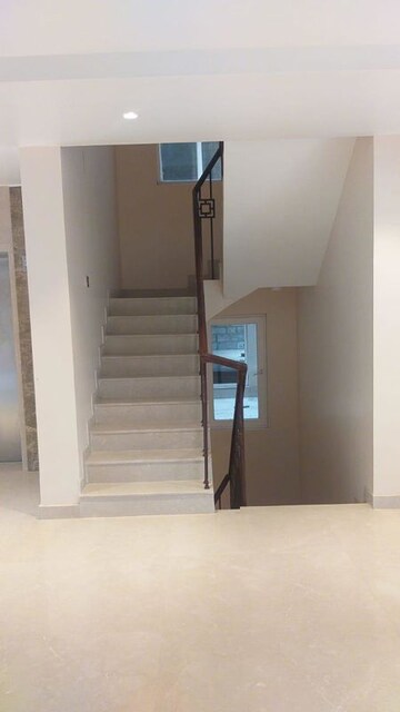 Room in 5 BHK Villa at BPTP Astaire Gardens Cezanne Villas, Sector 70a – for Sale