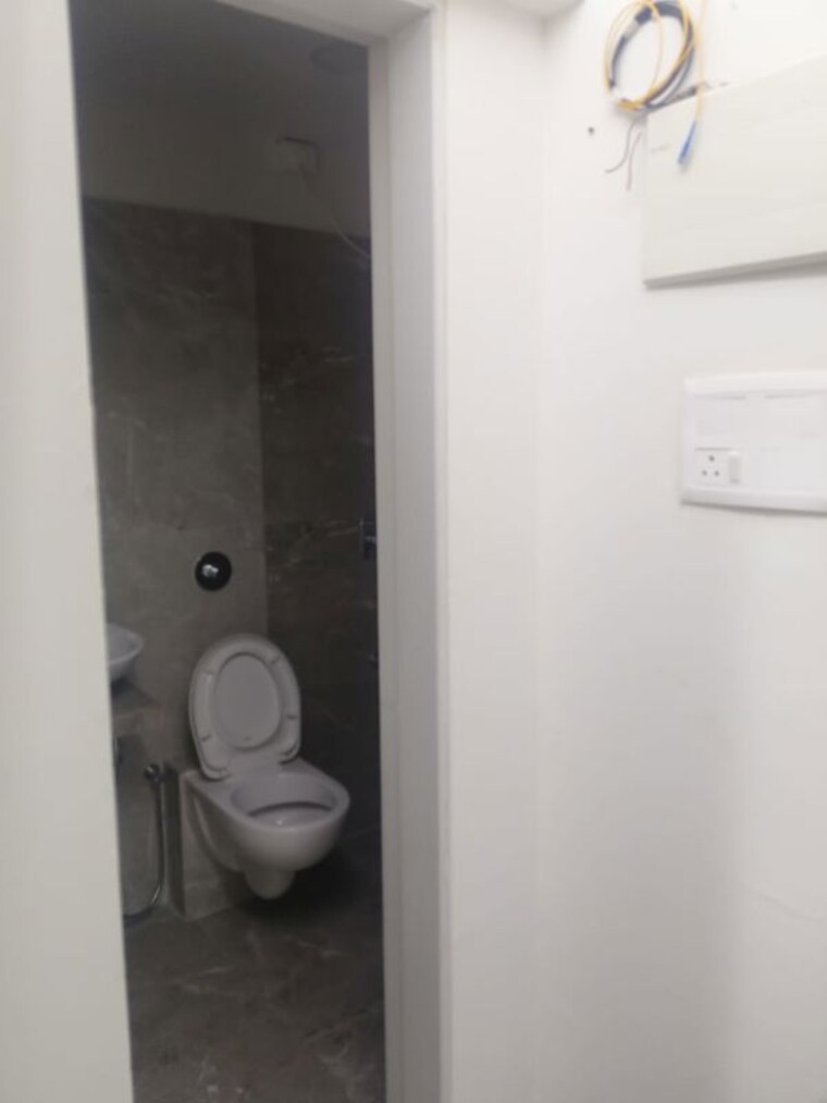 Bathroom, prime-pearl-regency-phase-1 2 Bedroom 578 Sq.Ft. Apartment In Andheri East Mumbai 9690488