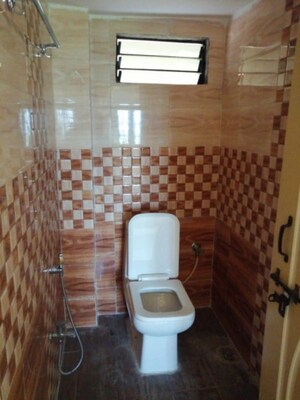Bathroom in 2 BHK Builder Floor at Kismatpur – for Rent