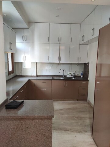 Kitchen in 5 BHK Independent House at Dlf City Phase 3 – for Rent