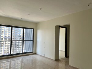 Room in 2 BHK Apartment at Kalpataru Elitus, Mulund West – for Rent