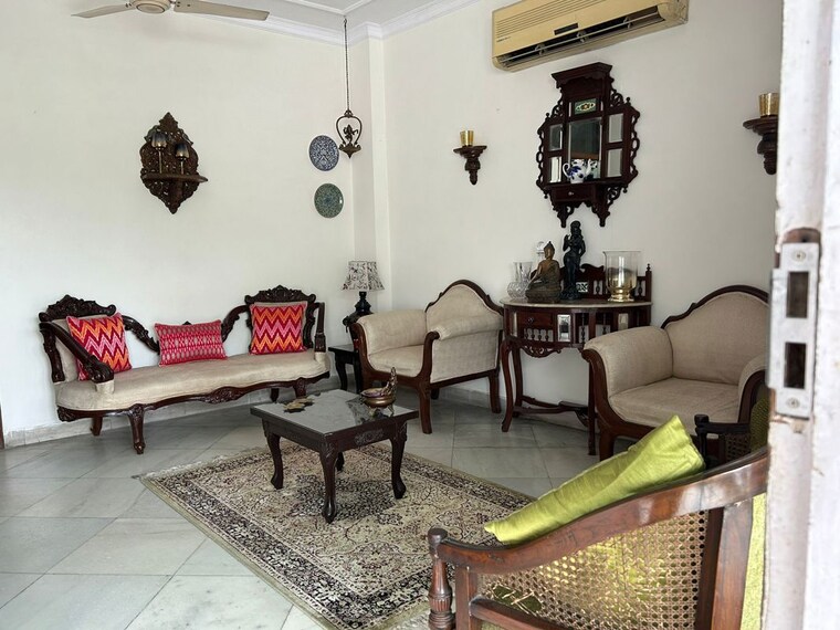 Gym, chittaranjan park 3 Bedroom 160 Sq.Yd. Builder Floor In Chittaranjan Park Delhi 7467008
