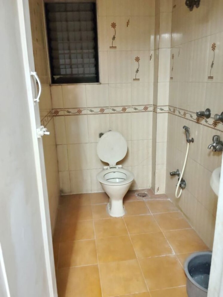 Bathroom, suraj-sadan 2 Bedroom 500 Sq.Ft. Apartment In Mahim Mumbai 9690575