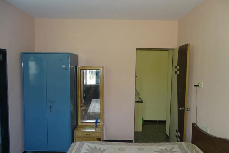 Room, poonam-tower 3 Bedroom 800 Sq.Ft. Apartment In Andheri West Mumbai 9690580