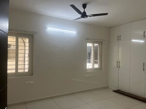 Room in 3 BHK Apartment at Madhapur – for Rent