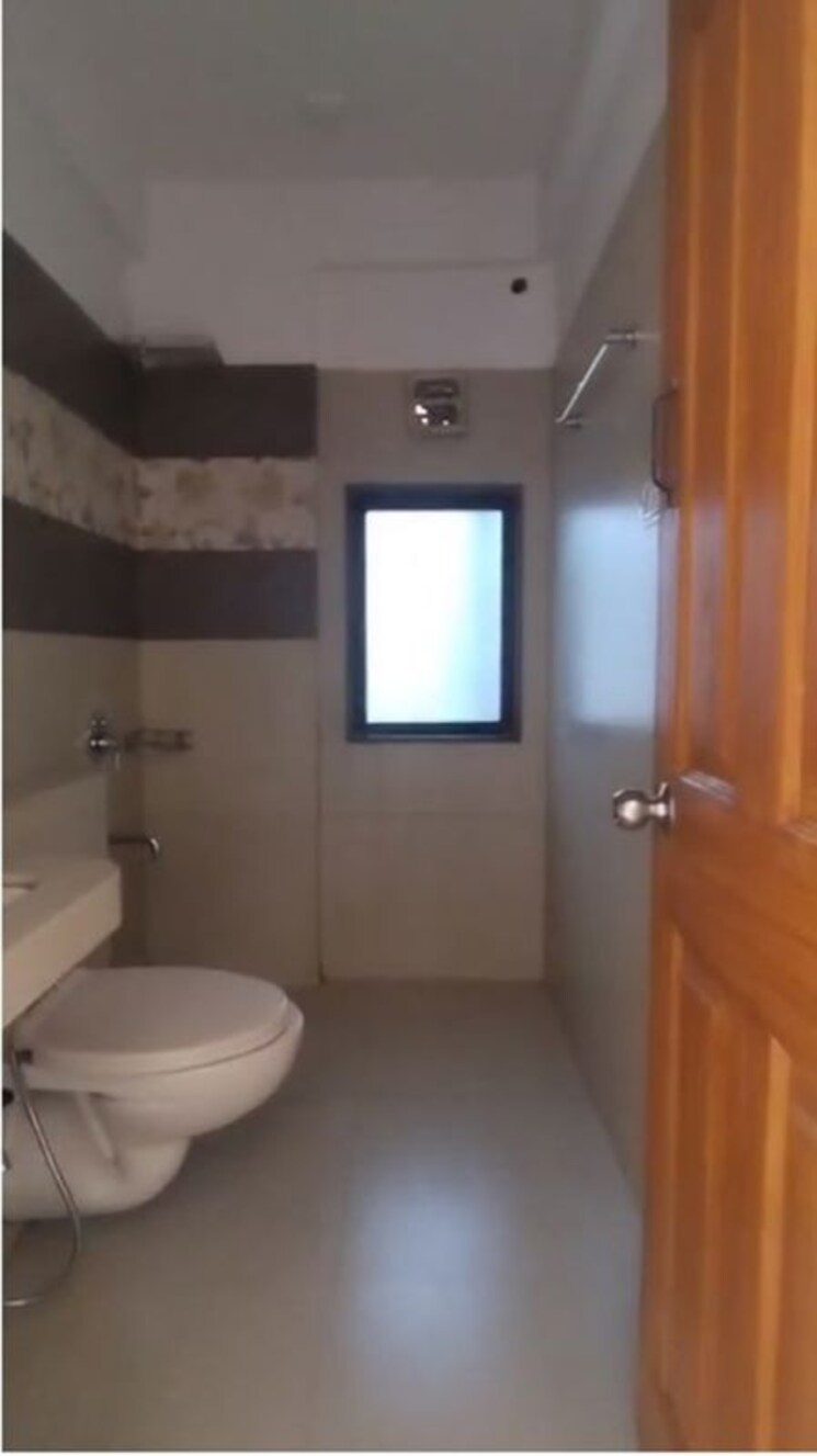 Bathroom, lucky-house 2 Bedroom 1014 Sq.Ft. Apartment In Chembur Mumbai 9691087