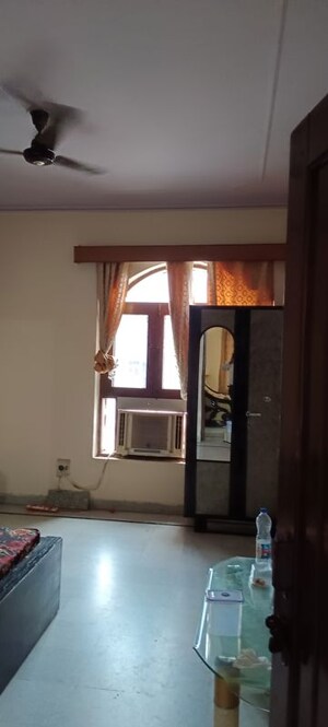 Room in 1 BHK Apartment at Sector 16 – for Rent