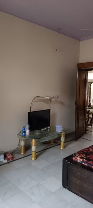 Furnished Amenities in 1 BHK Apartment at Sector 16 – for Rent