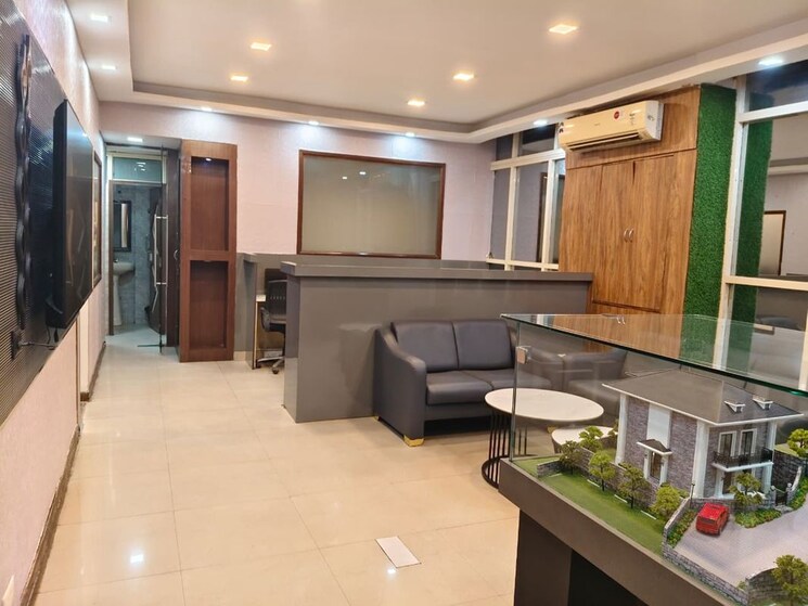 Common Area, sector 63 Commercial Office Space 1600 Sq.Ft. In Sector 63 Noida 9690975