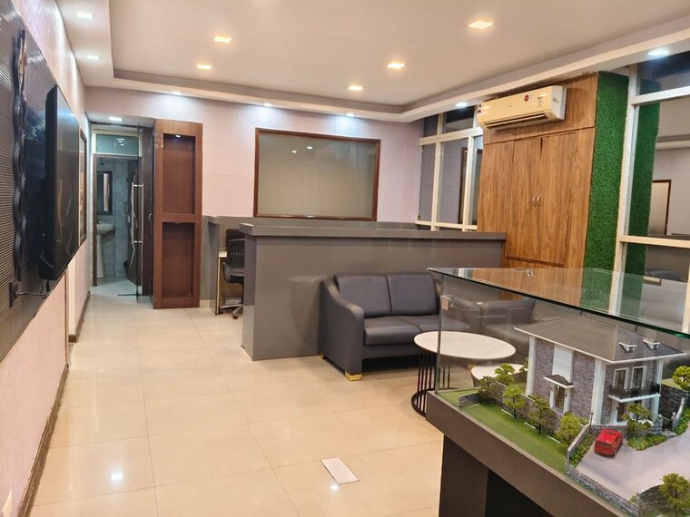 Common Area, sector 63 Commercial Office Space 1600 Sq.Ft. In Sector 63 Noida 9690975