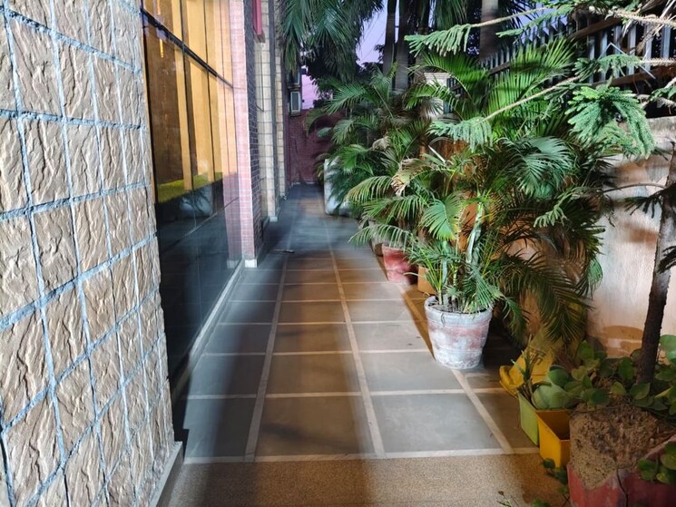 Exterior View, sector 63 Commercial Office Space 1600 Sq.Ft. In Sector 63 Noida 9690975