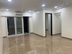 Room in 3 BHK Apartment at Shapoorji Pallonji The Designate, Khar West – for Rent