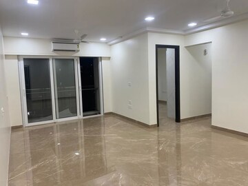 Room in 3 BHK Apartment at Shapoorji Pallonji The Designate, Khar West – for Rent