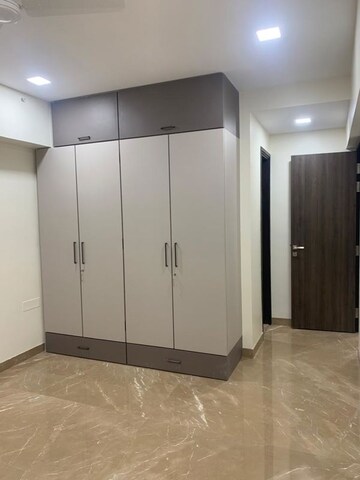 Room in 3 BHK Apartment at Shapoorji Pallonji The Designate, Khar West – for Rent