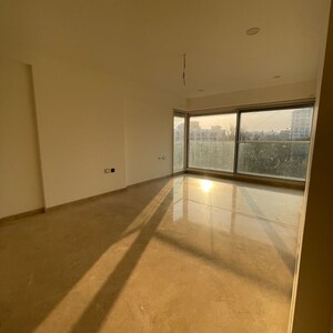 Room in 4 BHK Apartment at Juhu – for Sale