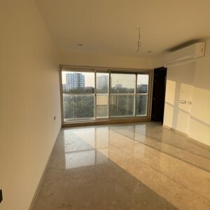 Room in 4 BHK Apartment at Juhu – for Sale