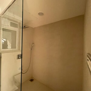 Room in 4 BHK Apartment at Juhu – for Sale