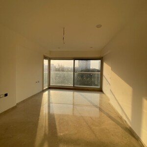 Room in 4 BHK Apartment at Juhu – for Sale