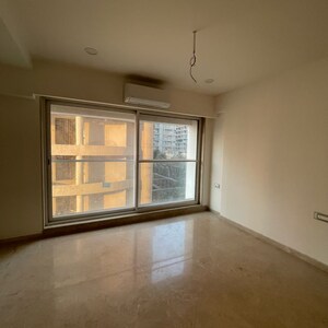 Room in 4 BHK Apartment at Juhu – for Sale