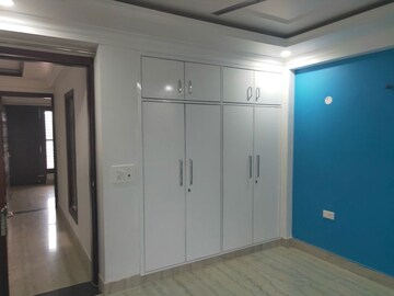 Building Lobby in 3 BHK Builder Floor at Sushant Lok 2, Sector 57 – for Rent