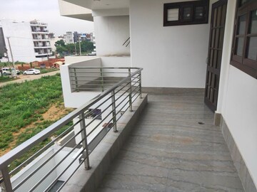 Balcony in 3 BHK Builder Floor at Sushant Lok 2, Sector 57 – for Rent