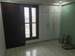 Room in 3 BHK Builder Floor at Sushant Lok 2, Sector 57 – for Rent