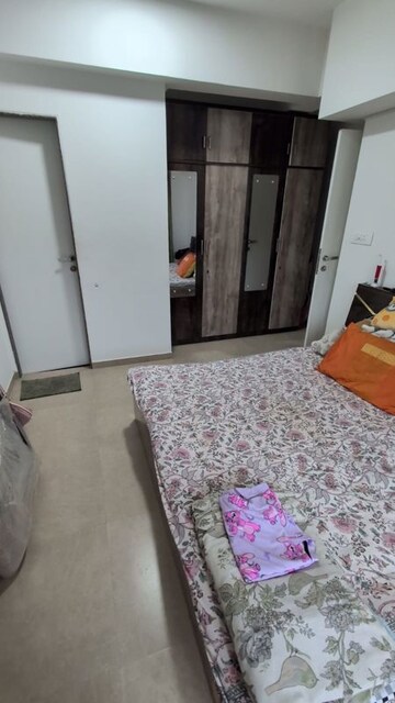Bedroom in 2 BHK Apartment at Kanakia Silicon Valley, Powai – for Rent