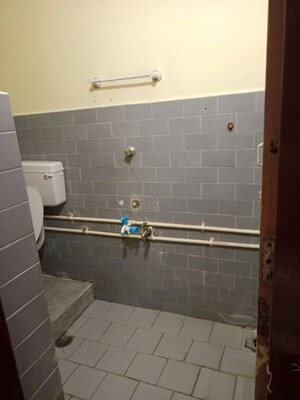 Attached Bathroom in 2 BHK Apartment at Thiruvanmiyur – for Rent