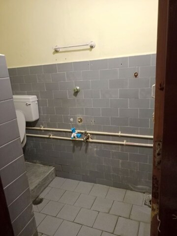 Attached Bathroom in 2 BHK Apartment at Thiruvanmiyur – for Rent